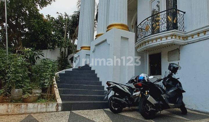 Rumah Mewah Swimingpool Dekat Stasiun Senen Jakarta Pusat 2