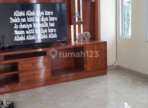 Rumah 3 Lantai Bagus Furnished SHM di Cinangka , Depok 2