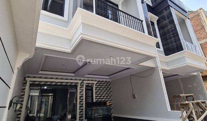 Rumah Baru Elegant Tiga Lantai Jagakarsa Jakarta Selatan  2