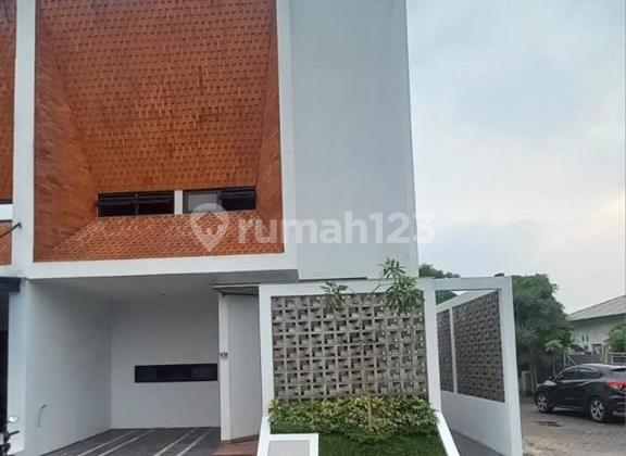 Rumah Baru Estetik Dalam Cluster Dekat Tol Becakayu Jatiwaringin