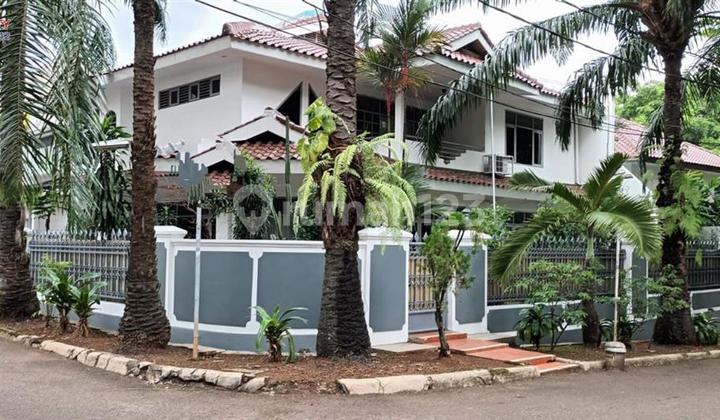 Rumah Luas Lokasi Premium Gatot Subroto Jakarta Selatan 1