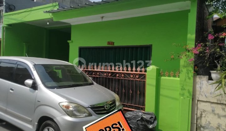 House plus kiosk suitable for business in Cilincing, North Jakarta House plus kiosk suitable for business in Cilincing, North Jakarta