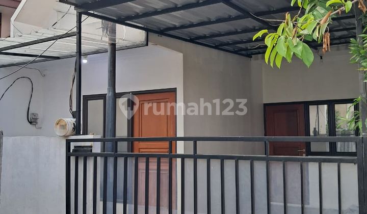 New House Modern Design in Rangkapan Jaya, Pancoran Mas, Depok, Semi Furnished.