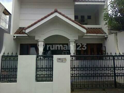Affordable 2-Story Comfortable House with Wide Road in Strategic Area of Radio Dalam, Kebayoran Baru, South Jakarta