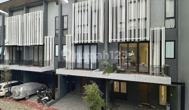 Rumah Baru Mewah Modern 3,5 Lantai Konsep Smart Home Dalam Townhouse Strategis di Jagakarsa Jaksel