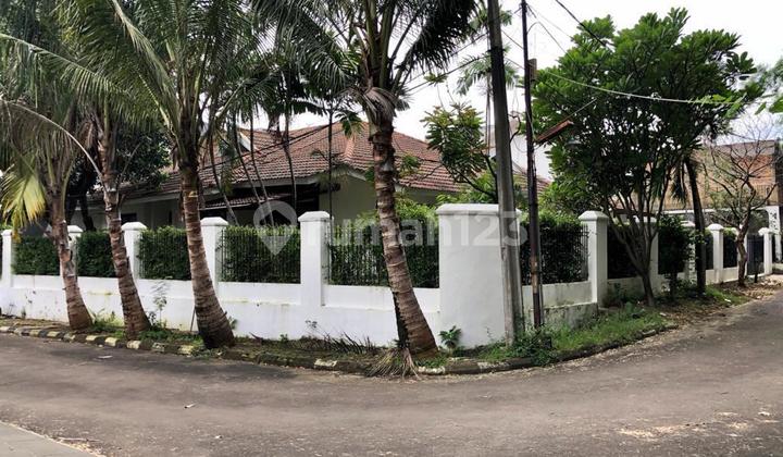 Rumah Hook Nyaman Asri Komplek Exclusive Strategis Harga NJOP di Kawasan Ampera Jakarta Selatan 1