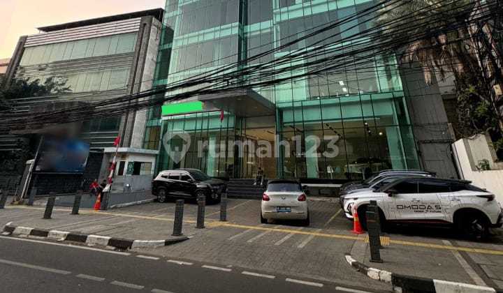 Gedung Bagus 4 Lantai di Kawasan Sangat Strategis Senopati Kebayoran Baru Jakarta Selatan
