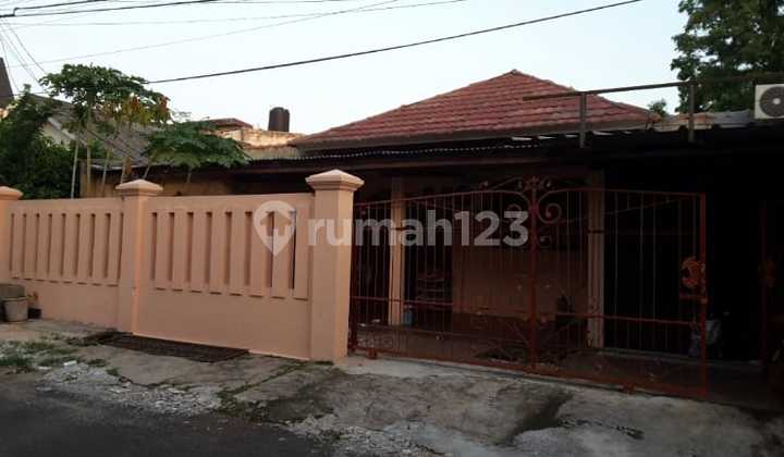 Affordable Spacious House in a Strategic Complex in Pasar Minggu Near Station & Toll Access