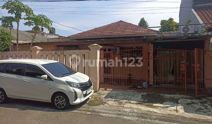 Affordable Spacious House in a Strategic Complex in Pasar Minggu Near Station & Toll Access