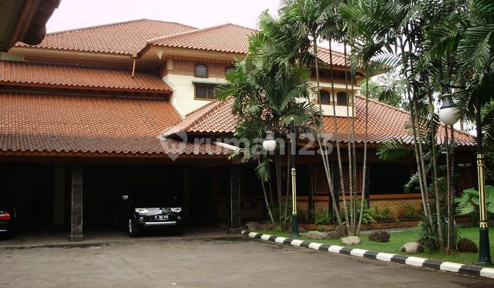 Rumah Luas Asri Bagus Gaya Klasik Jawa Strategis Dekat Stasiun Lenteng Agung Jakarta Selatan