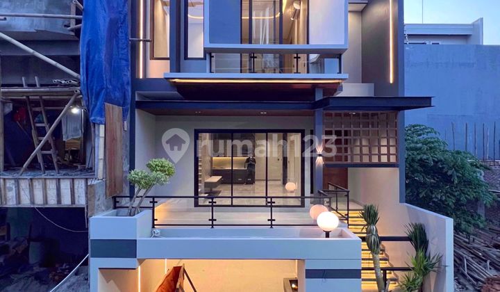 RUMAH BARU MEWAH 3 LANTAI DALAM KOMPLEK STRATEGIS DI JAGAKARSA DEKAT RAGUNAN CILANDAK JAKSEL