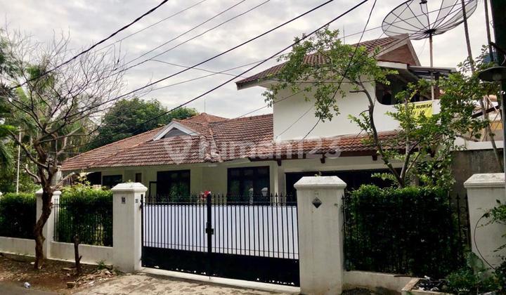 Rumah Hook Nyaman Asri Komplek Exclusive Strategis Harga NJOP di Kawasan Ampera Jakarta Selatan 2