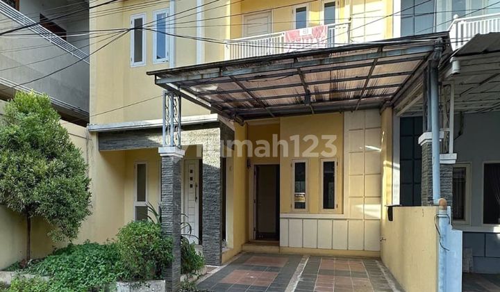 Nice Comfortable House in a Strategic Wide Road Cluster in Jagakarsa, South Jakarta 2