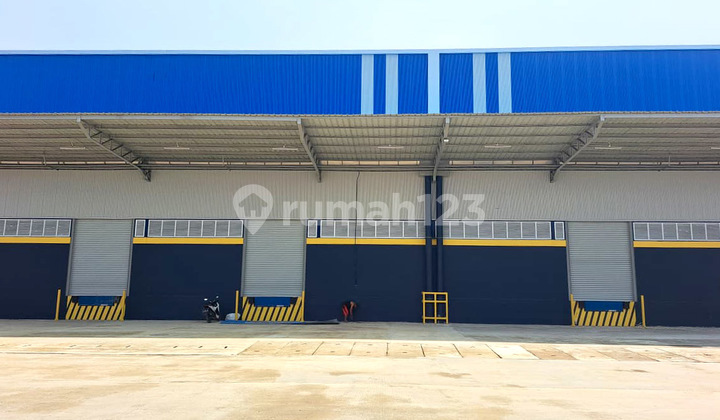 Warehouse for Rent Jakarta Full Loading Dock Near Airport Warehouse for Rent Jakarta Full Loading Dock Near Airport