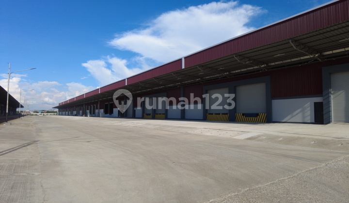 Warehouse Loading Dock Front of Pik 2 Toll Road