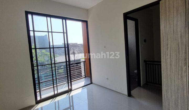 D160. Dijual Rumah Baru Scandinavian Model Rungkut Mapan 2