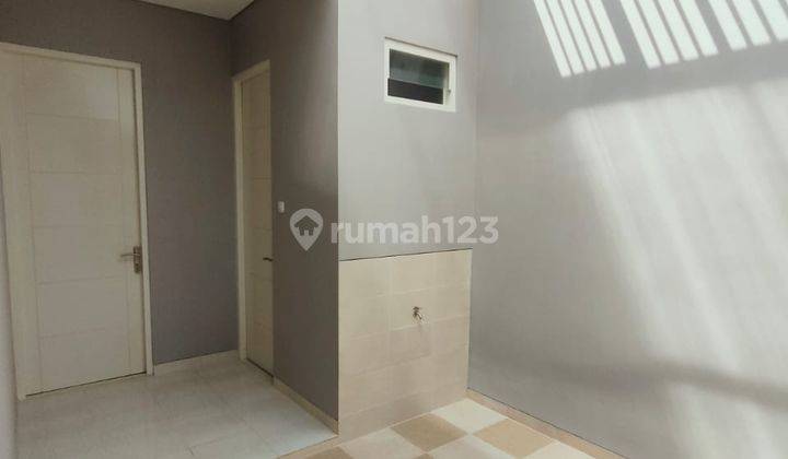 D164. Dijual Rumah Baru Gress Modern Minimalis Manyar Tompotika 2