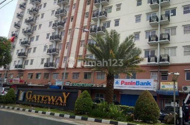 tampak depan studio semi furnish apartemen gateway