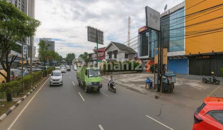 For Sale 4-Storey Wide Shop House in Pinang Tangerang 2