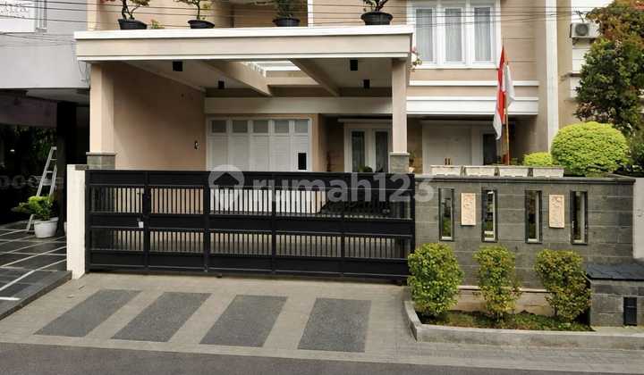 Disewakan Rumah Cantik 2 Lantai Siap Huni Semi Furnish di Galaxy Bekasi