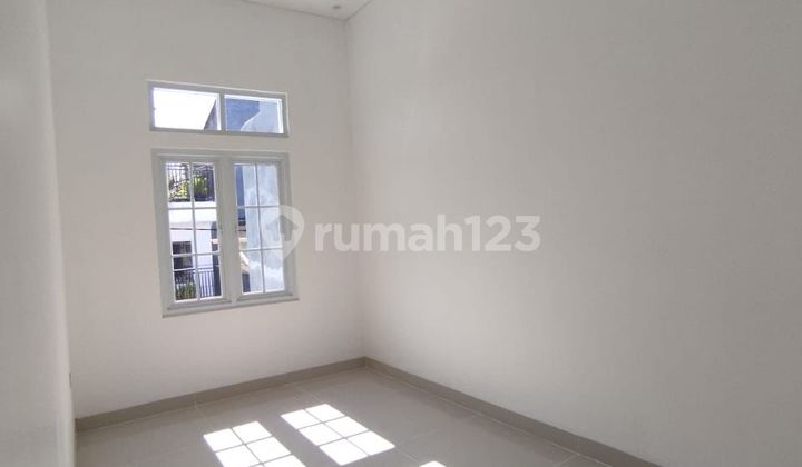 Minimalist House in Arcamanik 2