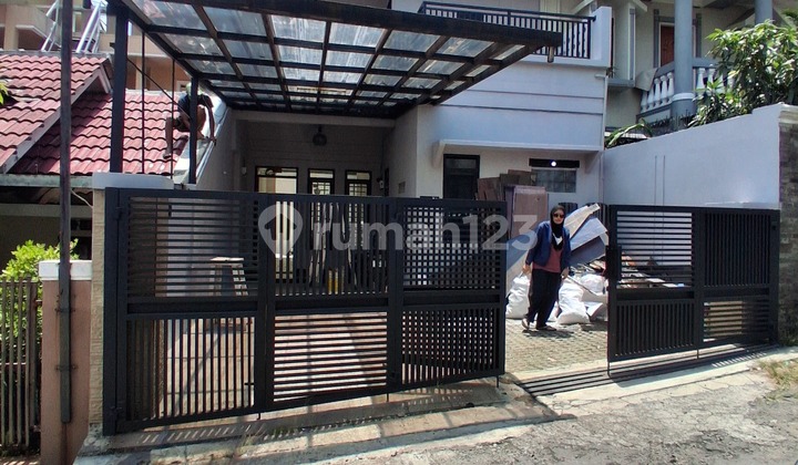 Minimalist House in Padasuka