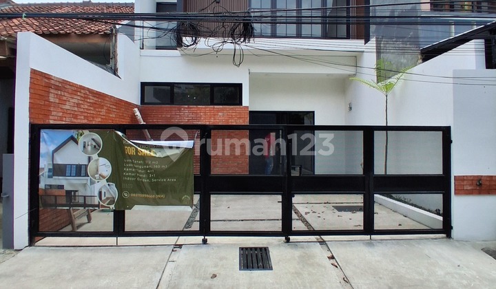 Rumah Tropis Minimalis Bangunan Baru di Antapani