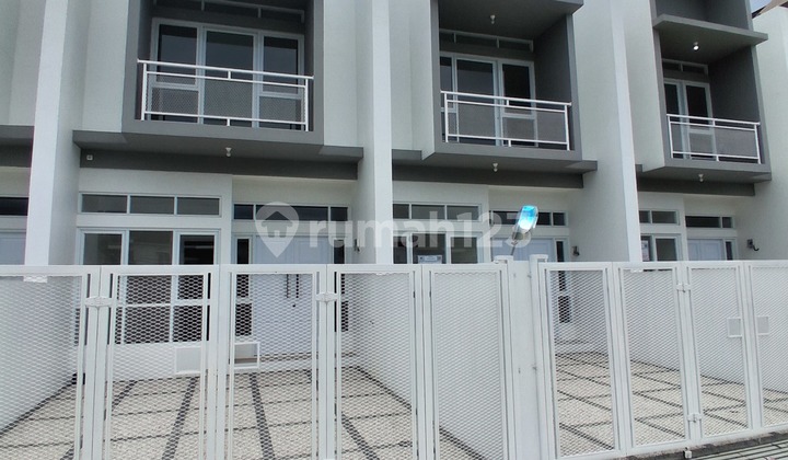 Rumah Gaya Scandinavian di Cisaranten Arcamanik