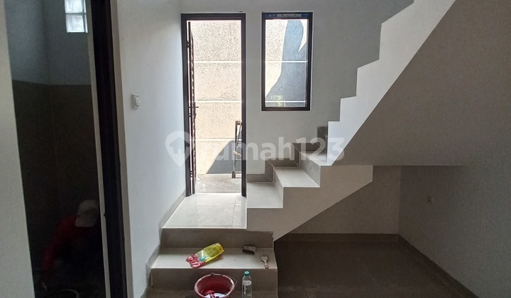 Strategic Shop House in Dayeuh Kolot Within a Bustling Residential Area 2