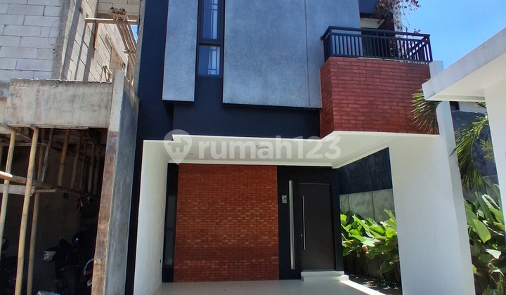 New Minimalist Scandinavian House in Antapani