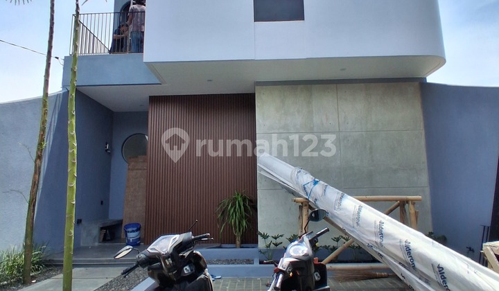 Rumah Bangunan Baru Minimalis Industrial di Turangga Bandung.tengah