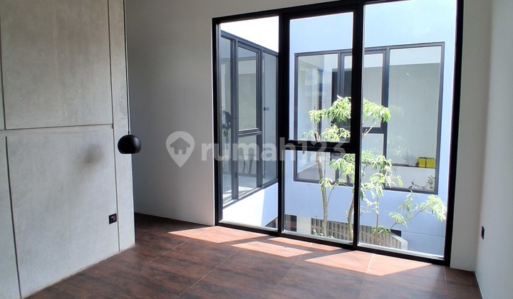 Rumah Bangunan Baru Minimalis Industrial di Turangga Bandung.tengah