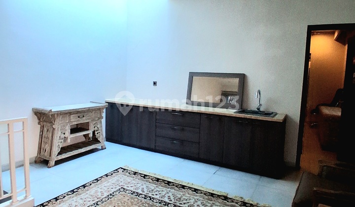 Rumah Mewah di Tengah Kota.kolam Renang 2