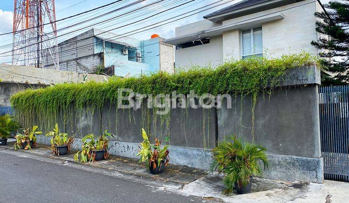 RUMAH ASRI 2 LANTAI DI TENGAH PERKOTAAN 2