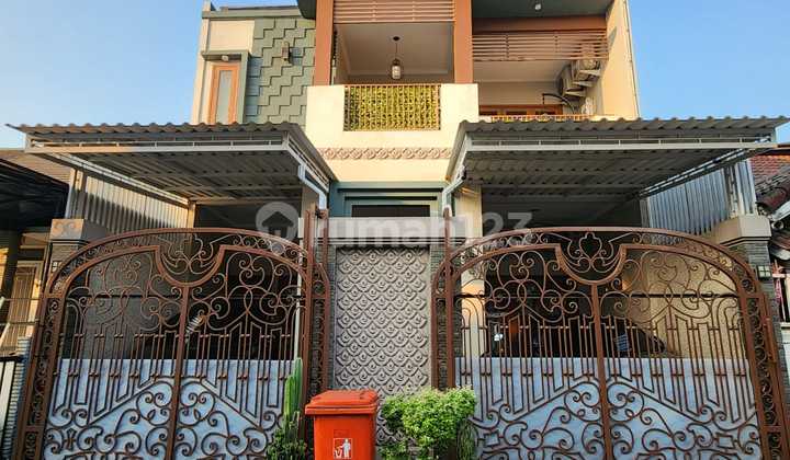RUMAH MEWAH DI VICTORIA PARK TINGGAL  BAWA KOPER