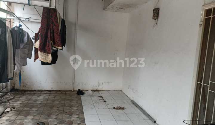 8-Door Boarding House in Perumnas Karawaci 2