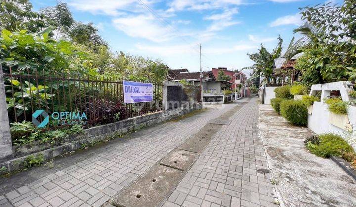 Tanah hook di Manukan Condongcatur timur Jakal Kaliurang km 7.5 dekat UGM UII 