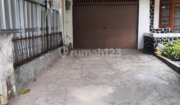 Well-Maintained Old House Riau Wing City Center