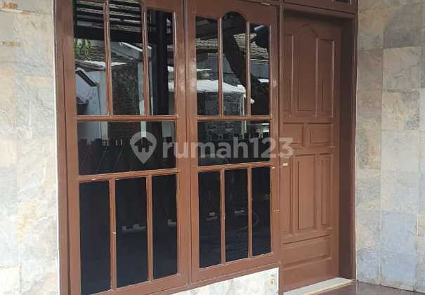 Rumah Lama Terawat Arcamanik Bandung