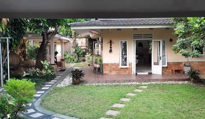 Quick Sale: Serene Home, Colonial Villa Ambiance of Yesteryears
