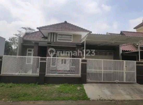 Rumah Baru 200/300 Araya Golf Gress Semi Furnished Siap Huni 1