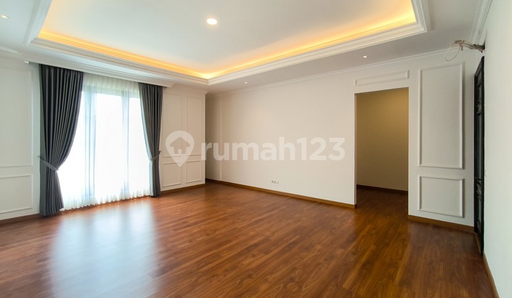 Luxury American Classic Style House, Freehold Title