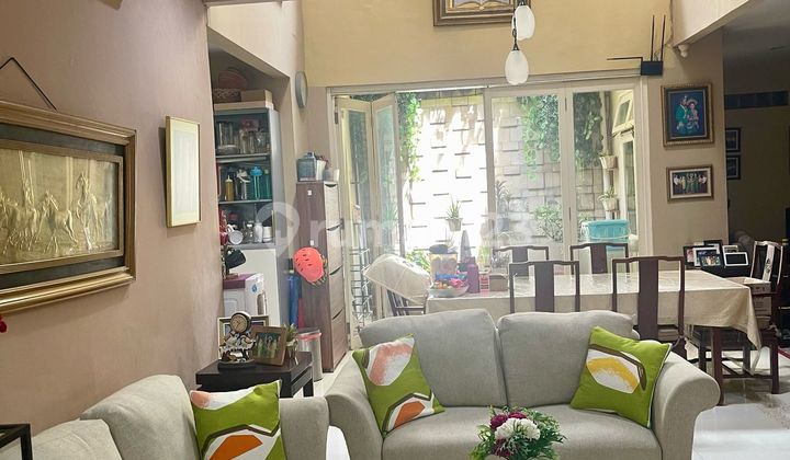 Ready-to-occupy house in Bintaro Jaya 9