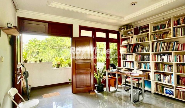 Luxury, Spacious, Safe House with Pool in South Jakarta, Flood-Free Area. Suitable for Living and Investment. 2