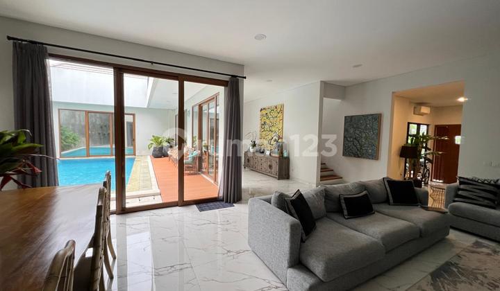 Hunian Elegan dan Nyaman, Dibangun Sendiri dengan Kualitas Terbaik, Cocok untuk Keluarga yang Mengutamakan Kenyamanan dan Lokasi Premium.