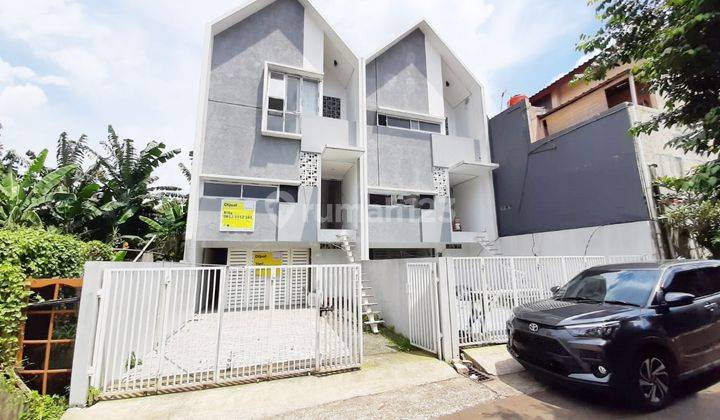 Dijual SEGERA Rumah minimalis 3 lantai, bangunan baru di Tanah Baru, Bogor 1