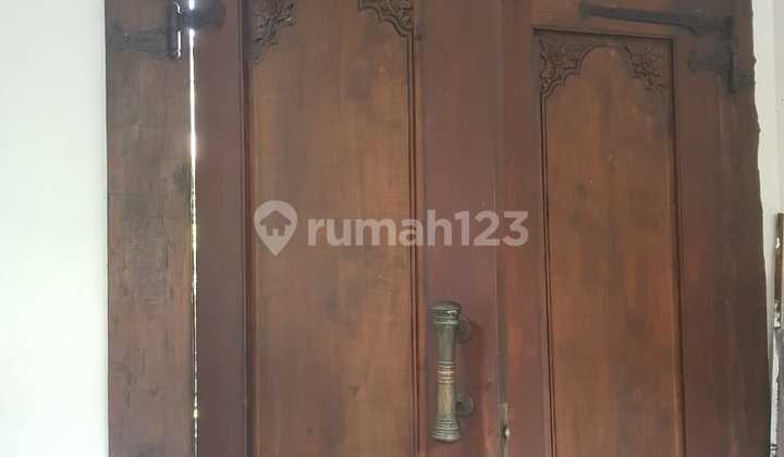 Rumah Terawat, Posisi Hoek, Akses Mudah di Puri Flamboyan