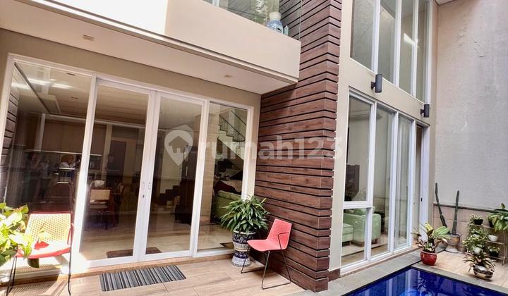 JUAL CEPAT!! Rumah dengan Kolam Renang di Pondok Indah