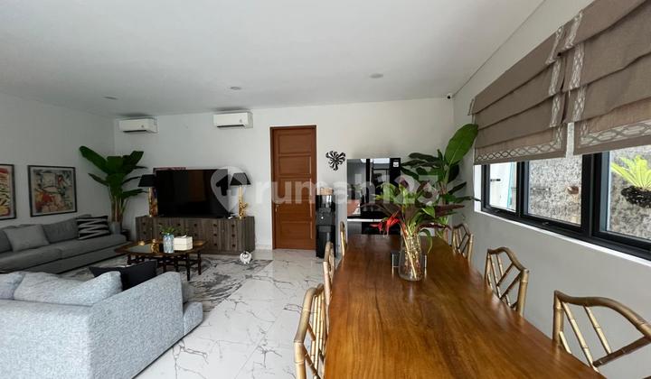 Rumah Homy, Bagus, Dilengkapi Kolam Renang di Bintaro Sektor 3 2