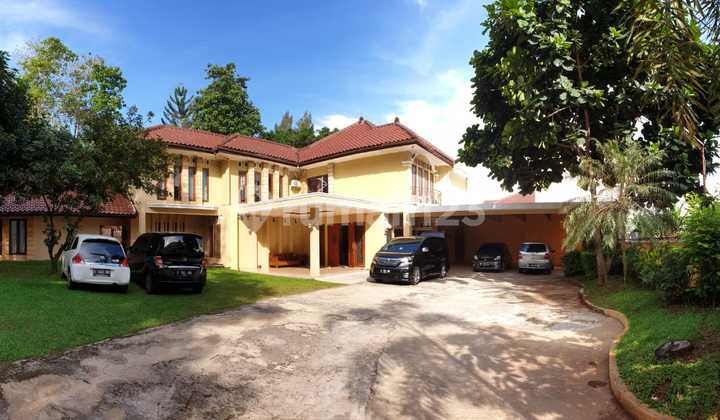 Dijual Rumah dengan Halaman yang Luas Akses Dekat ke Jalan Utama Bintaro Sektor 9 Cocok untuk Hunian, Dibangun Town House atau Invest